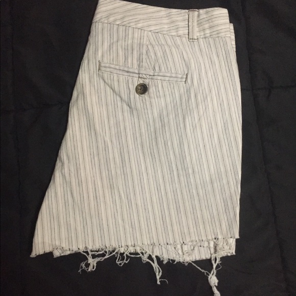 Shorts - Picture 3 of 4